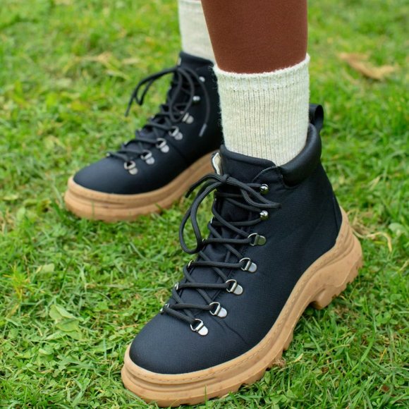 Thesus (Formerly Alice & Whittles) Black Hiking Boot "The Weekend Boot" W9 - Picture 1 of 8